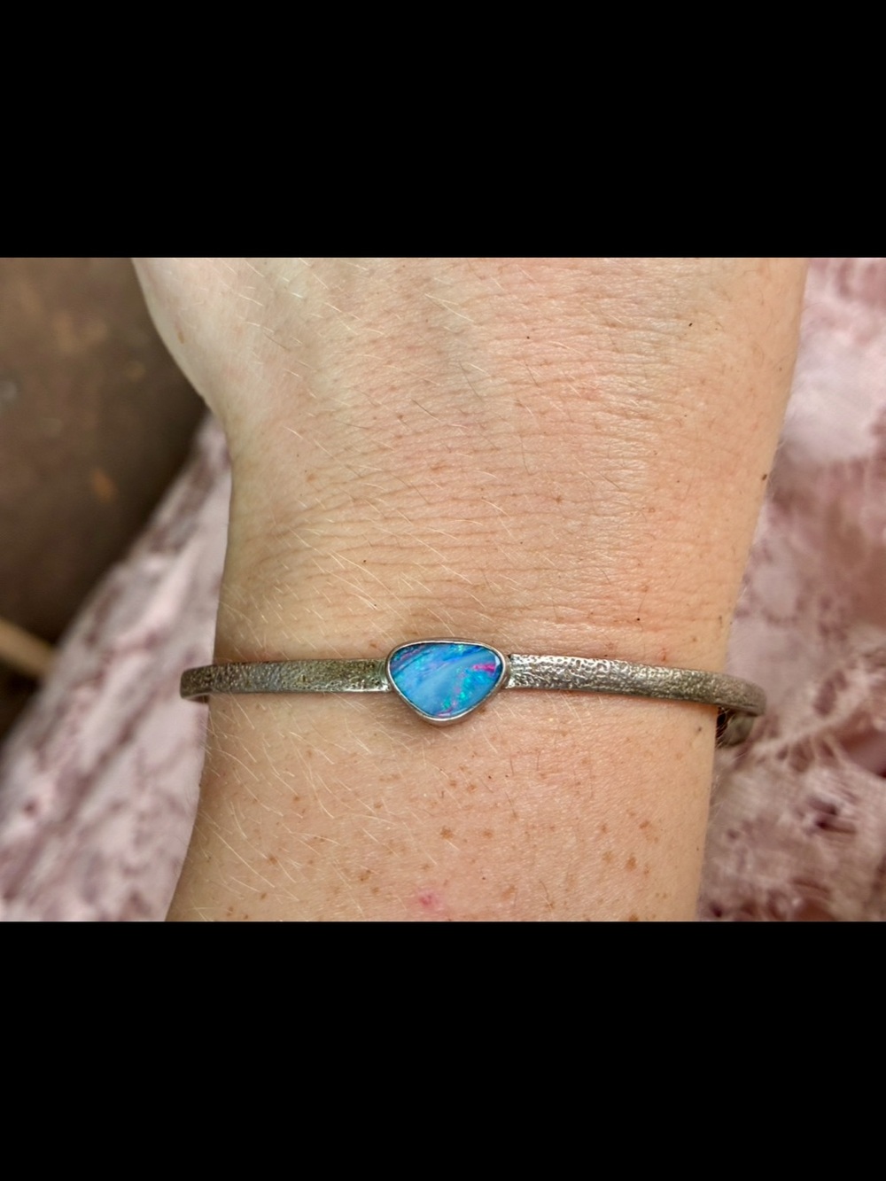 Hawaiian Solid sterling genuine opal bangle
Bracelet - Picture 5 of 6